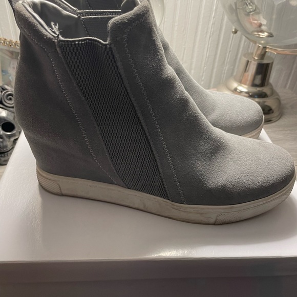 Gently used Steve Madden wedge sneakers - Picture 3 of 5
